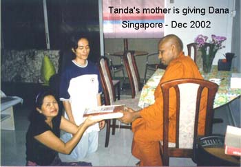 2002 December at Tanda's brother's home in singapore.jpg